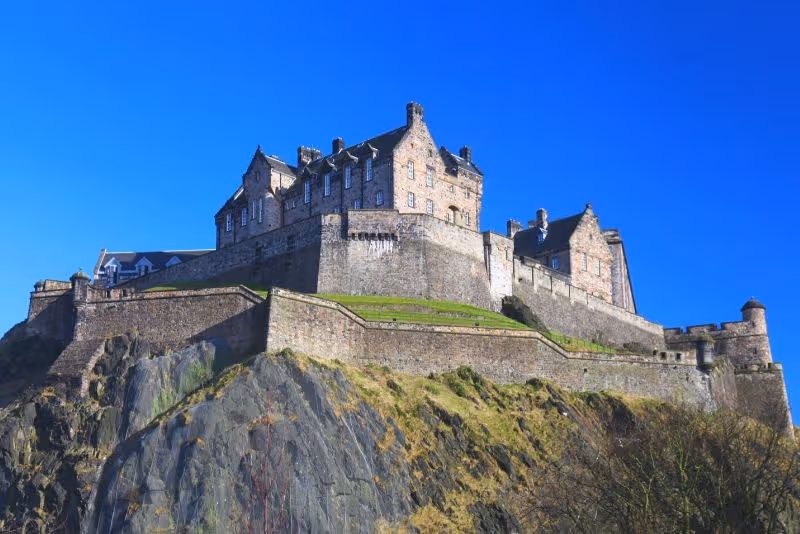 La Batería de la Media Luna y el bloque del Palacio Real en el Castillo de Edimburgo